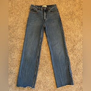 Abercrombie & Fitch 90’s Relaxed Jean High Rise 27/4 long